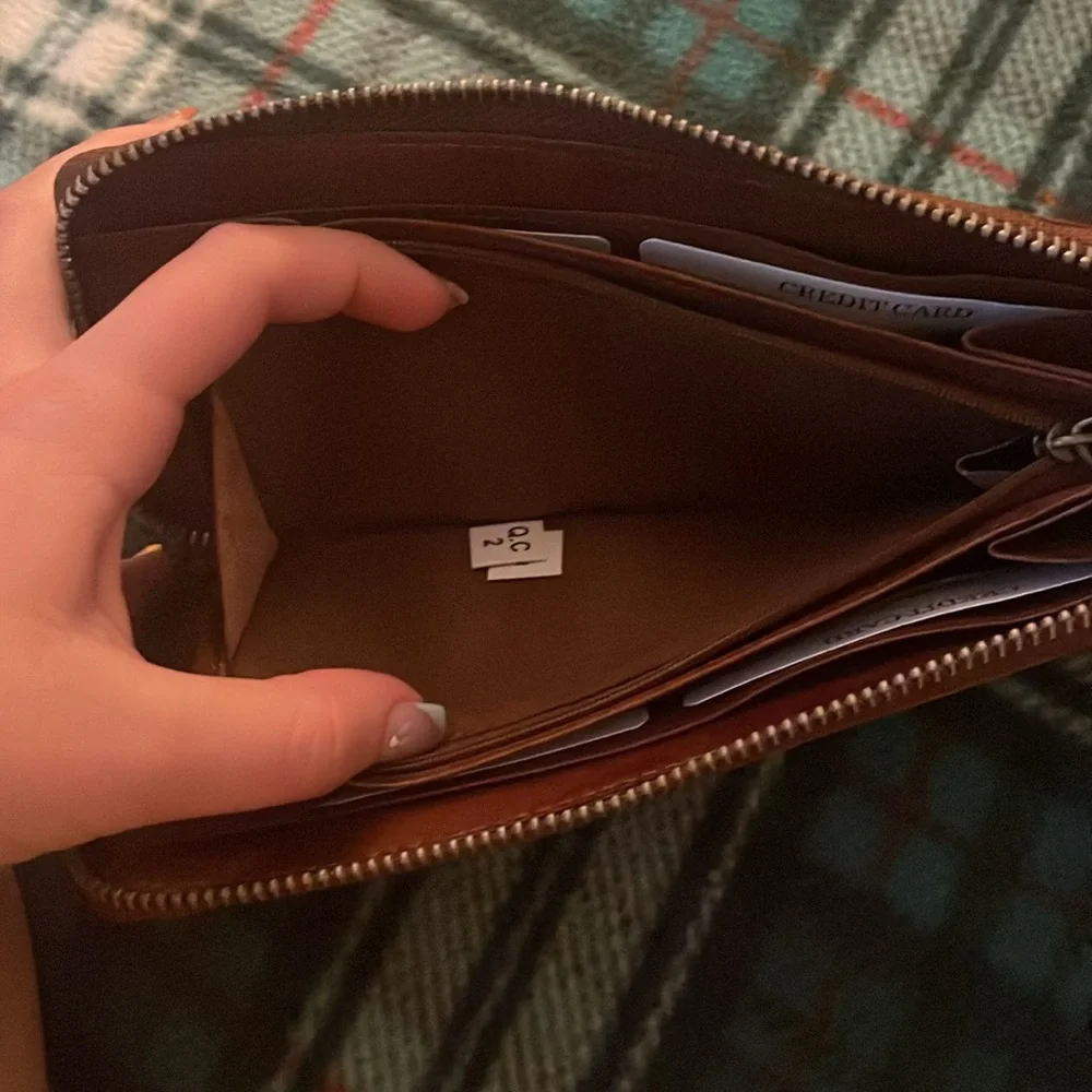 NWT BROWN LEATHER WALLET - Picture 4 of 4